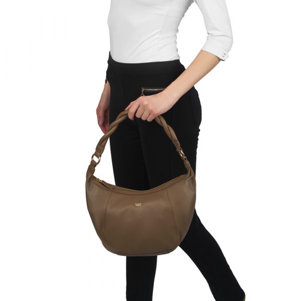 Riccardo Ferducci_018410 059_Hobo bag mit LED-Licht-Fach_Leder_cognac_Damen_4