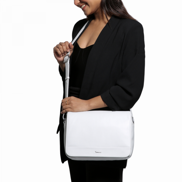 Riccardo Ferducci_028423 004_Flap bag_Leder_weiss_Damen_5